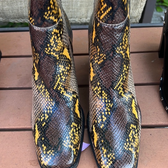 Franco Sarto Shoes - NWT Snakeskin type Franco Sarto Size 8